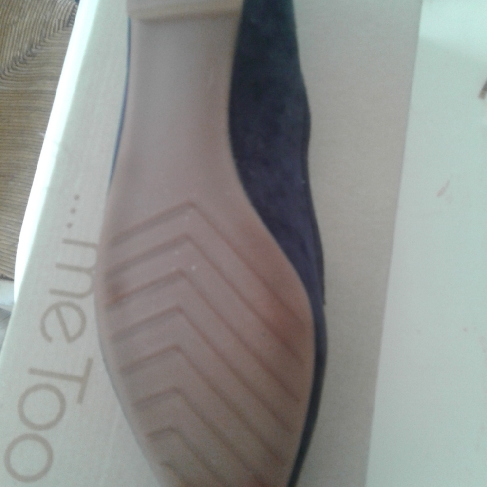 Shoes - Picture 4 of 7